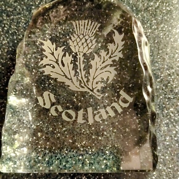 Burns Crystal New Boxed fancy thistle SCOTLAND standing stone rock sides Gift - Picture 1 of 8